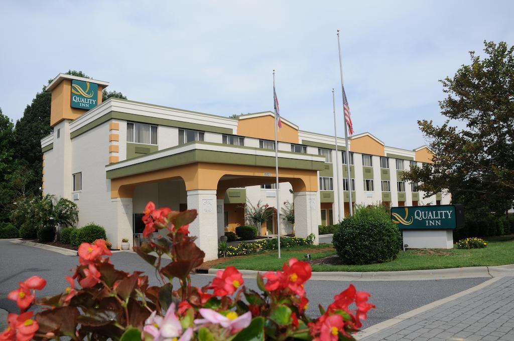 Quality Inn Huntersville near Lake Norman Esterno foto