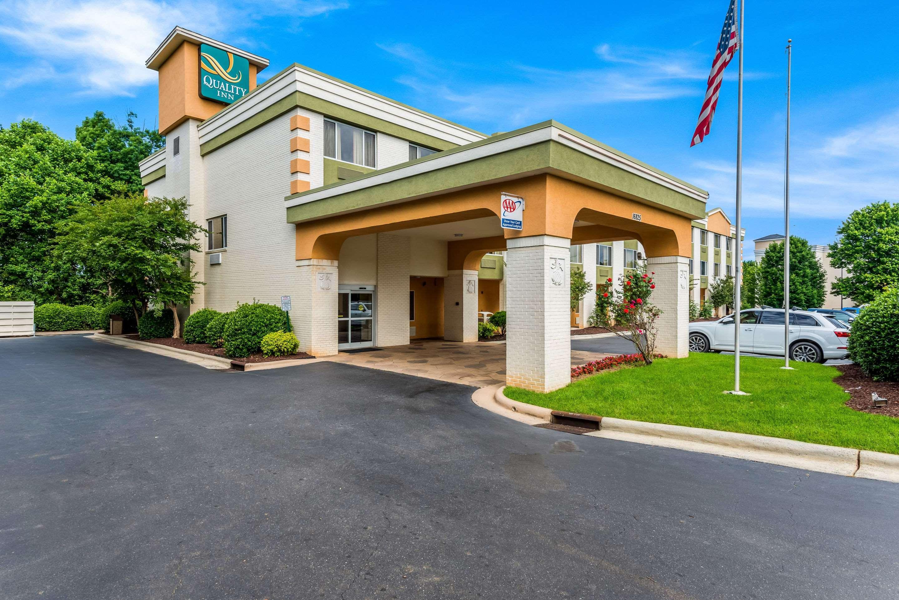 Quality Inn Huntersville near Lake Norman Esterno foto