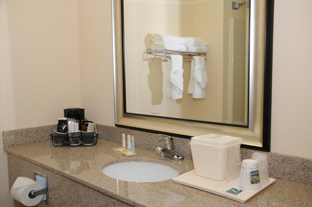 Quality Inn Huntersville near Lake Norman Esterno foto