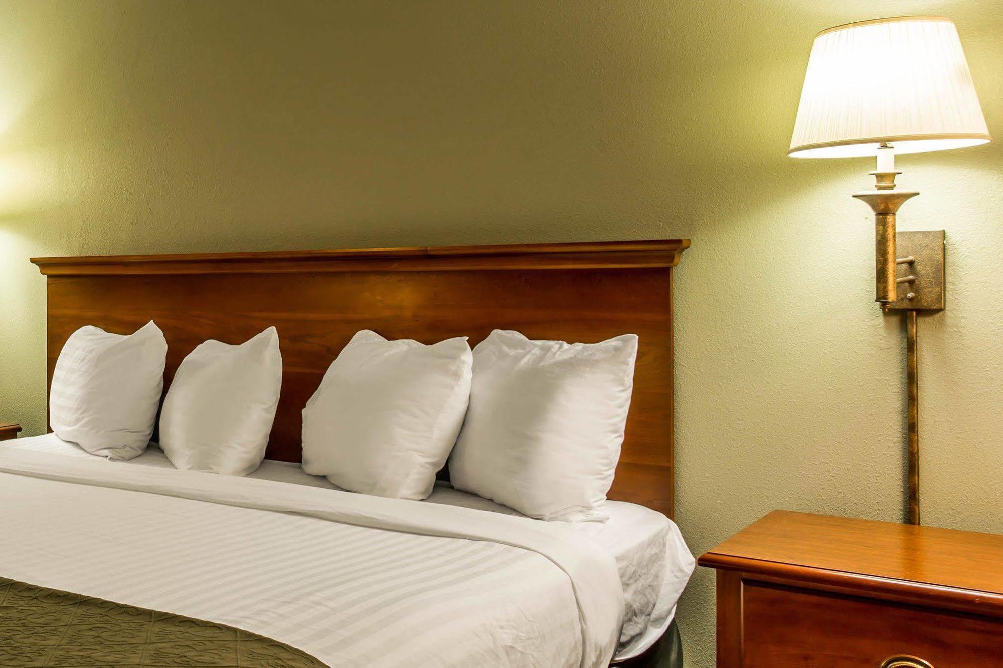 Quality Inn Huntersville near Lake Norman Esterno foto