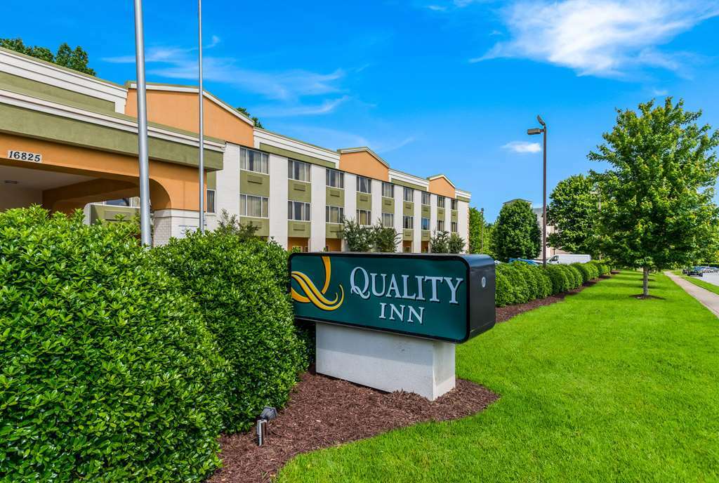 Quality Inn Huntersville near Lake Norman Esterno foto